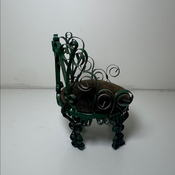 Vintage 70s Tin Can Chair Dollhouse Furniture, Tramp Art - Picture 2 of 5